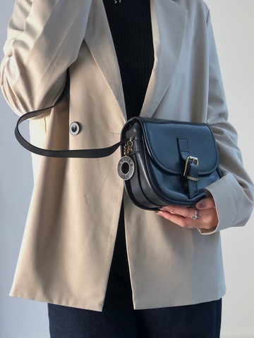 【日本直送 名牌中古包】CELINE  સ્યલિને 側背包 黑色 前釦 品牌墜飾 皮革 迷你包 vintage tpxej8