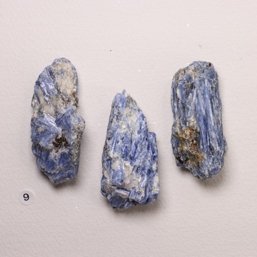 藍色小精靈 |藍晶石原礦  三入組合 切斷負面能量索  水晶療癒 水晶排列 動物溝通課使用 3CT24-09
