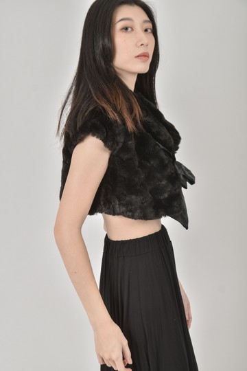 e and m短版背心絨毛黑色外套