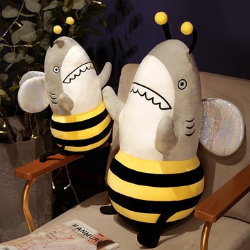 快速出貨【COZY PLUS+】鯊魚蜜蜂鯊Bee毛絨玩偶抱枕APR02#CP0178 靠墊 安撫娃娃 搞怪 睡覺枕頭 床上抱枕 禮物 生日禮物 畢業禮物 交換禮 閨蜜禮物