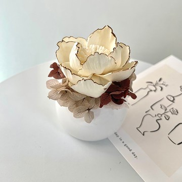 【艸弄花藝】擴香花禮盒-鑲邊牡丹 (附香氛精油)