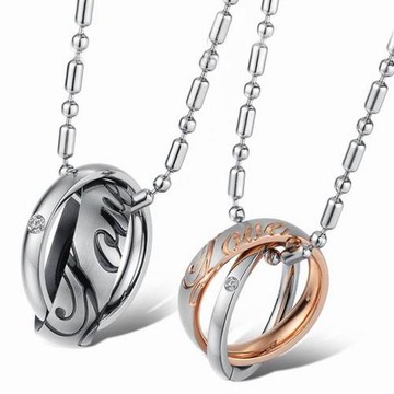 【伊飾童話】情人節限定-愛意紋環 鈦鋼情人對鍊組 買再送保暖毯