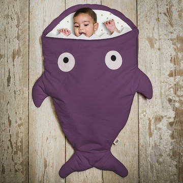 小鯊魚陪你睡覺【BabyBites 鯊魚咬一口】西班牙進口純棉嬰幼兒多功能睡袋 - 紫羅蘭(標準版) 寶寶包巾 睡袋 防踢被 新手爸媽 新生兒 彌月禮