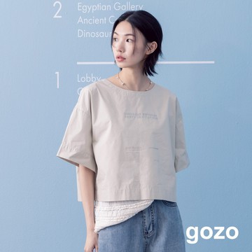 【gozo】曖昧英文字印花背後打褶短版上衣(淺灰/粉色_F) | 女裝 圓領 百搭