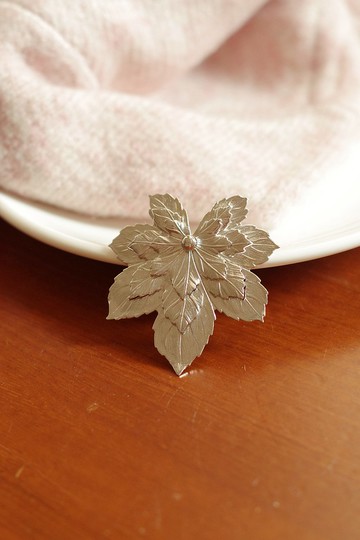 老又好古董珠寶楓葉葉片別針胸針 Sarah Coventry b362
