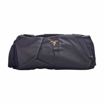 PRADA  經典金色立體LOGO黑色皺褶緞面金釦手拿包(黑色)