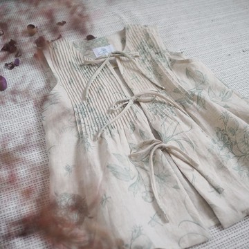 植物圖鑑印花 / 田園格調細褶綁結背心 Pin Tuck Tie Front Vest
