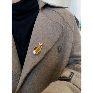 本命年胸針兔子虎眼石天然白貝母可愛高級感時尚徽章別針配飾禮物