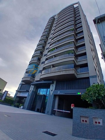 英倫亞灣1+2樓平車黃金店面｜高雄市前鎮區康和路