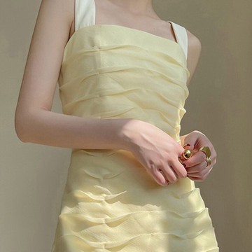 小眾溫柔ins氣質炸街吊帶連衣裙2022夏季新款法式高級設計感長裙