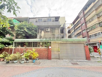 降價【大面寬大地坪 車庫透天別墅】台鋁獅甲捷運｜高雄市前鎮區台鋁七巷