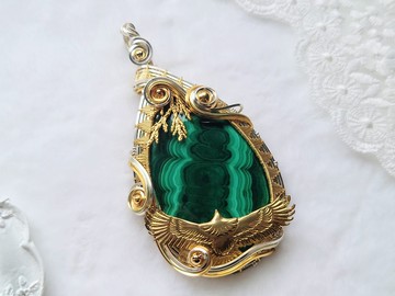 【 豐收 】孔雀石設計吊墜 /收藏品 /開運 /招財 /金屬線編織