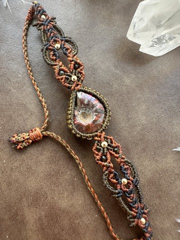 H362 民族風 蠟線編織 菊石 (ammonite)化石 銅珠手環 (可調長度)