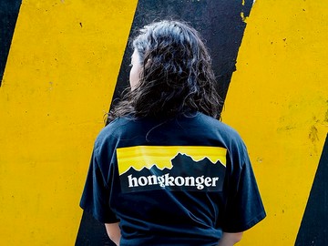 黑色獅子山 HongKonger Print Tee | 香港設計 移民禮物 香港Tee