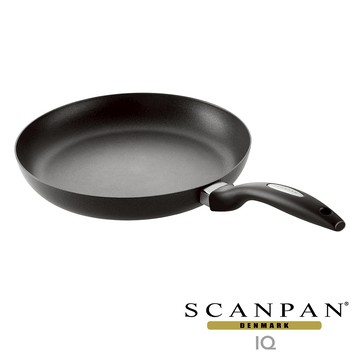 【Scanpan】 IQ系列 26cm不沾平底鍋（無蓋/適用電磁爐）贈: 高拱玻璃蓋26cm+高級櫸木木鏟