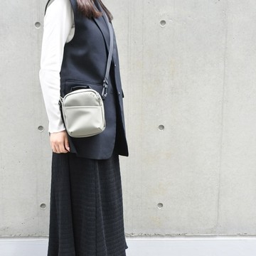 CIE｜日系雅痞機能防潑水輕量尼龍斜背/手拿包 - 黑色