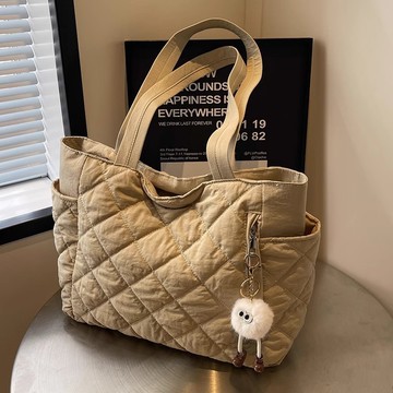 免運🎀 帆布雲朵包棉服包包女潮牌褶皺測背包小衆高級感菱格大容量託特包複古手拎包 斜背包 側背包 雲朵包 購物袋 帆布包