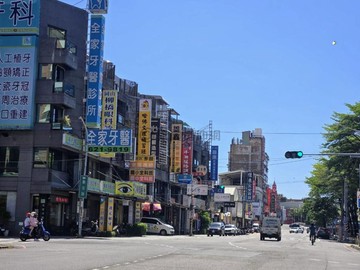岡山國小第一排賺錢店面 岡山國中 岡山國小｜高雄市岡山區柳橋東路