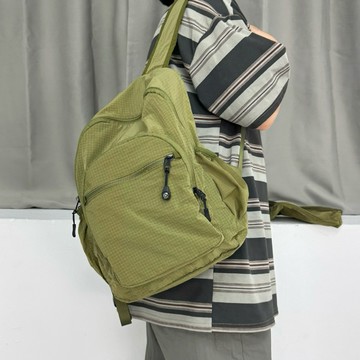 韓國 後背包 零負重 極輕量 登山包 現貨 實拍 軍綠 黑色 雙肩包 二合一 男 健身包 戶外 輕量 SB025