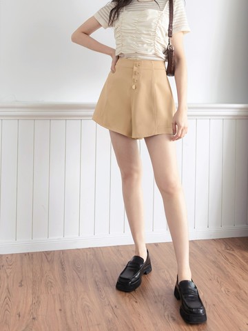 修身高腰剪裁排釦A字短褲