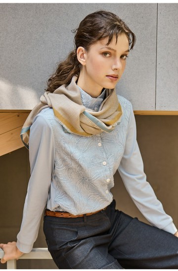 淺藍異素材拼接立領開襟上衣