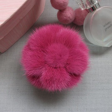 紫紅色水貂毛皮花胸針