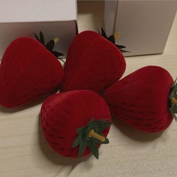 小紅書同款紅絲絨草莓戒指盒收納首飾盒高級感可愛網紅便攜女禮品