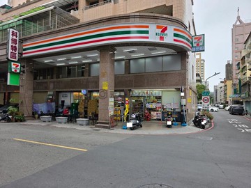 科工館旁有電梯免整理邊間正4樓收租店面｜高雄市三民區永年街