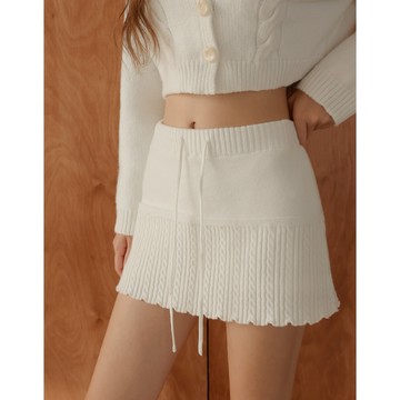 AIR SPACE 木耳邊裙擺抽繩麻花針織短裙(白/淺灰) 女裝 現貨
