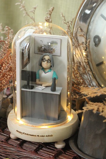 榮休記念小禮品,可客製名字.提供相片客製人物造型(辦公室造型)