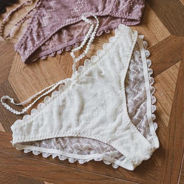 MIU Baby法式高叉不勒幾何蕾絲花紋三角內褲 性感綁帶設計底褲女