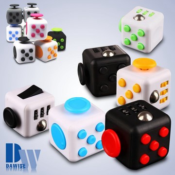 其他娃娃 FC01神奇舒壓方塊(Fidget Cube)(顏色隨機)
