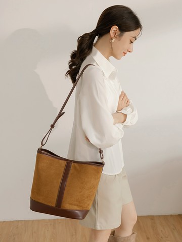 復古麂皮拼接肩背手提水桶包