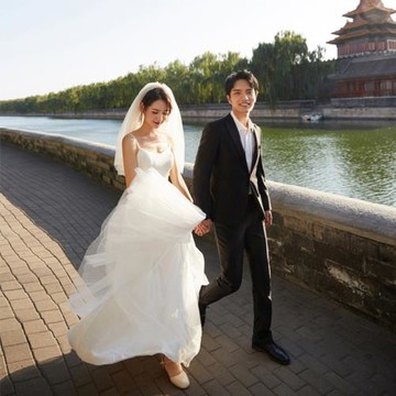 法式輕婚紗2025新款緞面領證登記白裙子吊帶出門紗訂婚旅拍連衣裙