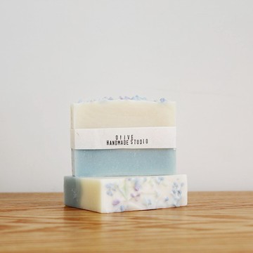 小藍碎花手工皂/米糠/橄欖皂/藍色/花瓣/絲柏