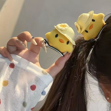 🔥熱銷推薦｜超萌草帽小雞髮夾可愛毛絨公仔頭飾朋友學生禮物甜美玩偶發卡髮飾