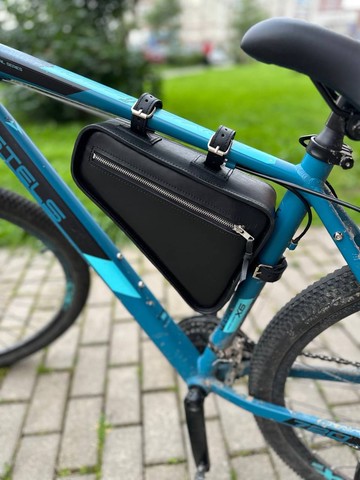 車架用的皮革自行車包。