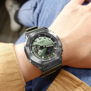 G-SHOCK CASIO / GM-2100B-3A / 卡西歐 軍事風格 八角金屬 雙顯 防水200米 橡膠手錶 綠x灰框 45mm