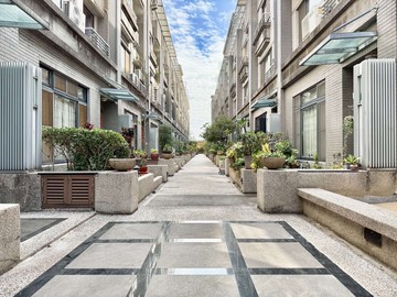 14期漢神百貨旁大面寬雙車別墅｜台中市北屯區崇德路三段