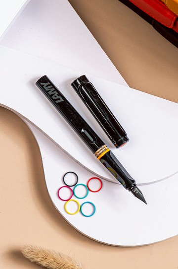 【雷雕刻字】 鋼筆 限量 多彩環套禮盒 / SAFARI 系列 - 亮黑色