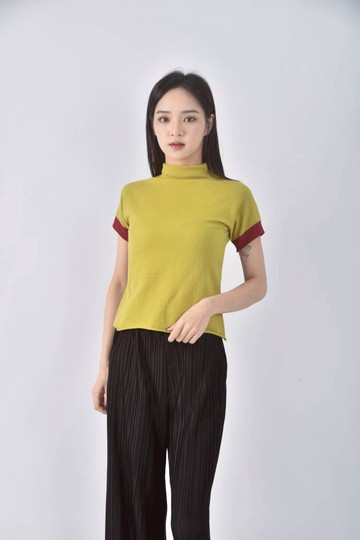 (S) 拼色綠色短袖上衣