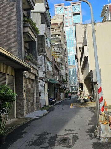 █漢神亞灣精緻整新好停車1+2樓複層宅｜高雄市苓雅區成功一路