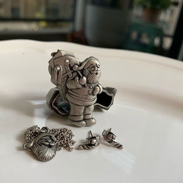 Vintage早期收藏-微型錫製聖誕老人飾品盒套組 含飾品盒、耳環、
