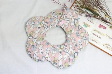 Hello baby系列。雲兜│八重紗口水巾  圍兜:::粉紅貓咪逛大街