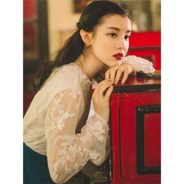 撒哈拉 復古文藝優雅燈籠袖繡花透視上衣 仙氣白色蕾絲衫冬新打底