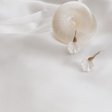 人魚公主。貝殼仿珍珠垂墜耳環
