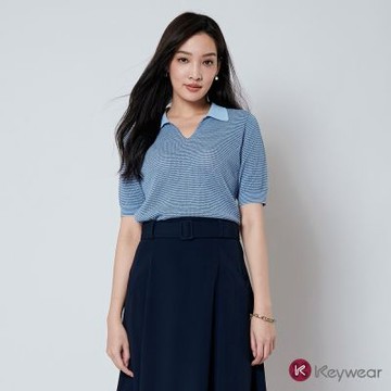 KeyWear奇威名品    POLO領斜條紋針織上衣-灰藍色