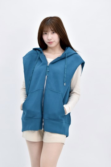 (F) yuan xi 綠色無袖連帽孔雀外套