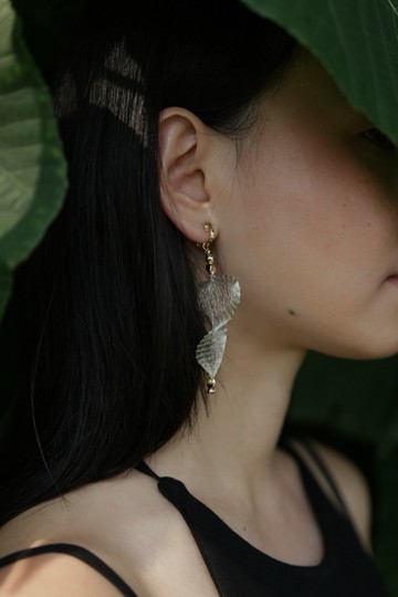 經典絲帶蕾絲耳環|月光銀|長款一對|義大利金屬蕾絲|禧蒔金