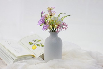三色堇 松蟲草 小蒼蘭/ 樹酯水晶花束 花藝擺飾